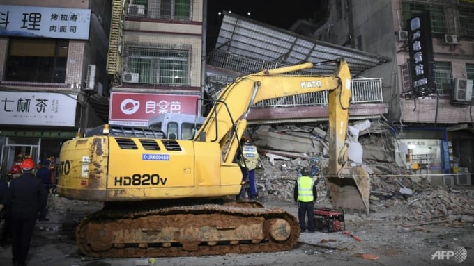 Death toll climbs to five in central China building collapse - 1 Death toll climbs to five in central China building collapse - 1