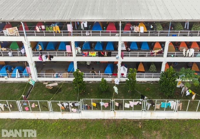 Thousands quarantined inside Ho Chi Minh City company - 4