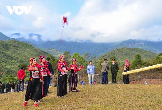 Ha Nhi ethnic group celebrate new year festival - 8 Ha Nhi ethnic group celebrate new year festival - 8