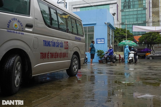 HCM City residents eager for Covid-19 vaccination - 2