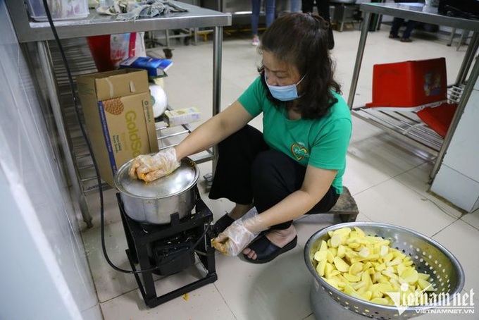 Danang charity club offer free meals for poor patients - 4 Danang charity club offer free meals for poor patients - 4