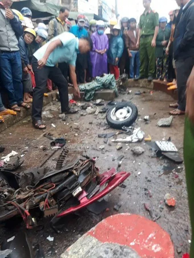 Three killed, two injured in Gia Lai bus crash - 1