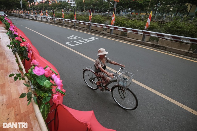 HCM City decorated to mark Buddha's birthday - 5
