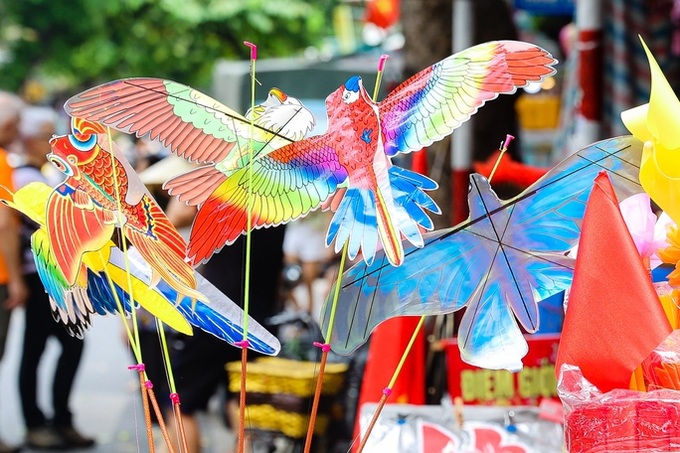 Hanoi street bustles as Mid-Autumn festival nears - 3