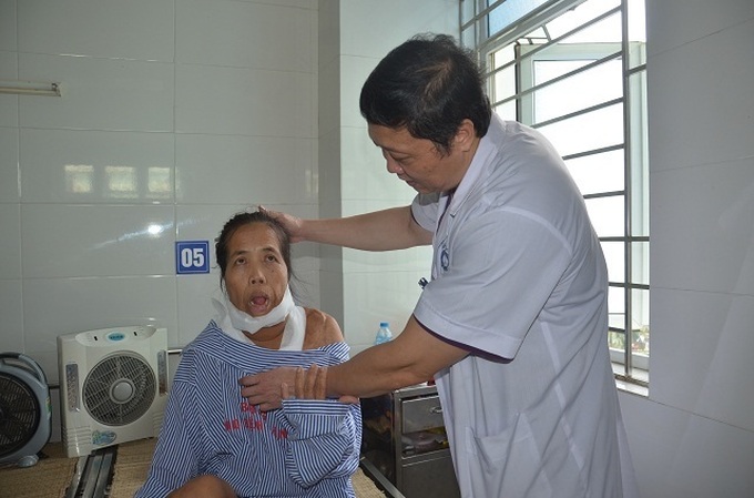 Woman suffering from horrific facial burns has life-transforming operation - 2