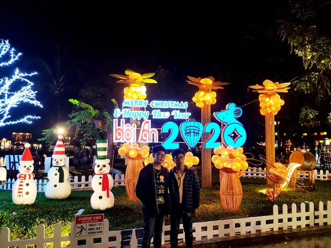 Thousands fill the streets to welcome New Year - 8