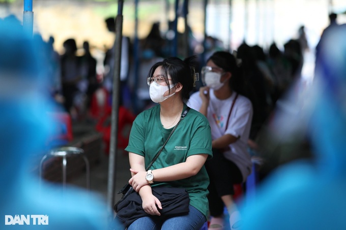 Vietnamese teenagers given Covid-19 vaccine - 4 Vietnamese teenagers given Covid-19 vaccine - 4