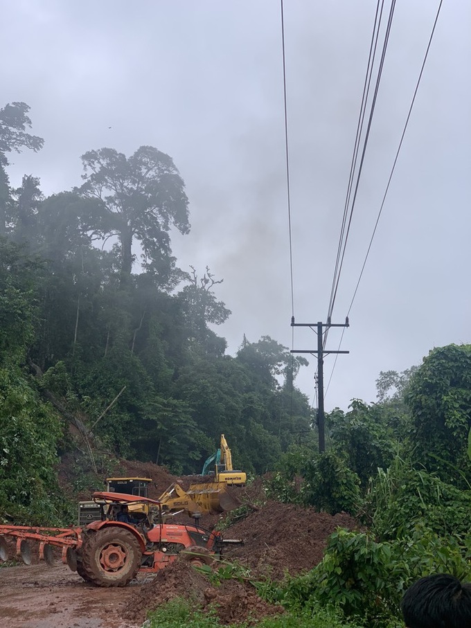Vietnamese driver dies in Lao landslides - 2