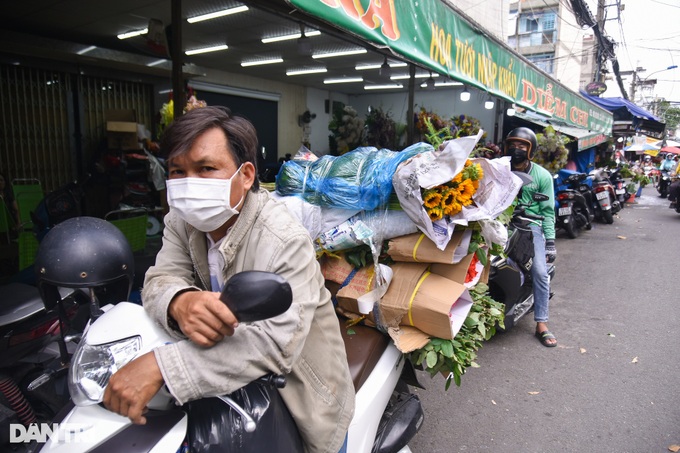 HCM City’s largest flower market deserted before Vietnamese Women’s Day - 2 HCM City’s largest flower market deserted before Vietnamese Women’s Day - 2