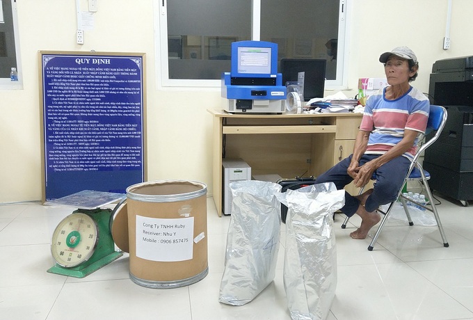Man detained in An Giang for carrying 30 kilos of drugs - 1