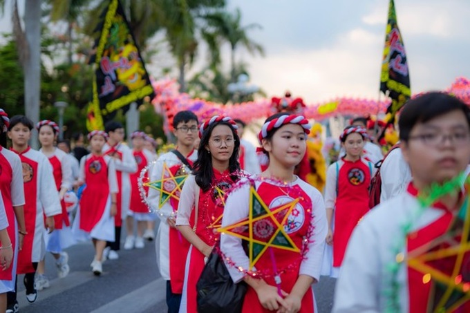 Full-moon festival celebrated nationwide - 9