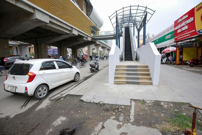 Hanoi pavement deteriorate despite stone paving - 4