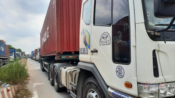 Serious National Road 2 congestion as Vinh Phuc tightens social distancing - 2