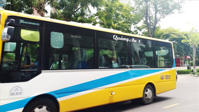 Buses in Danang fail to attract passengers - 1