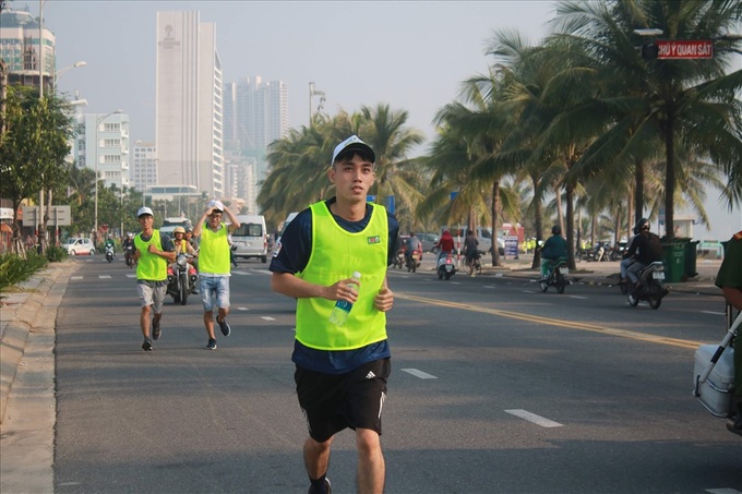 Hundreds of people run for child protection - 1 Hundreds of people run for child protection - 1