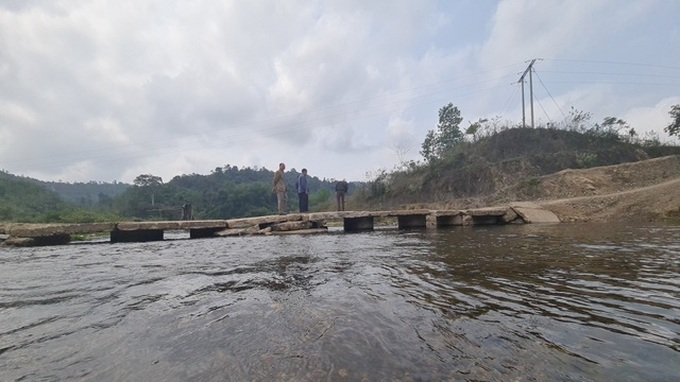 Mountainous village in need of new bridge - 1