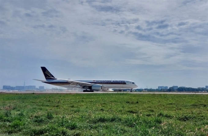 Runway at Tân Sơn Nhất Int’l Airport closes for maintenance - 1 Runway at Tân Sơn Nhất Int’l Airport closes for maintenance - 1