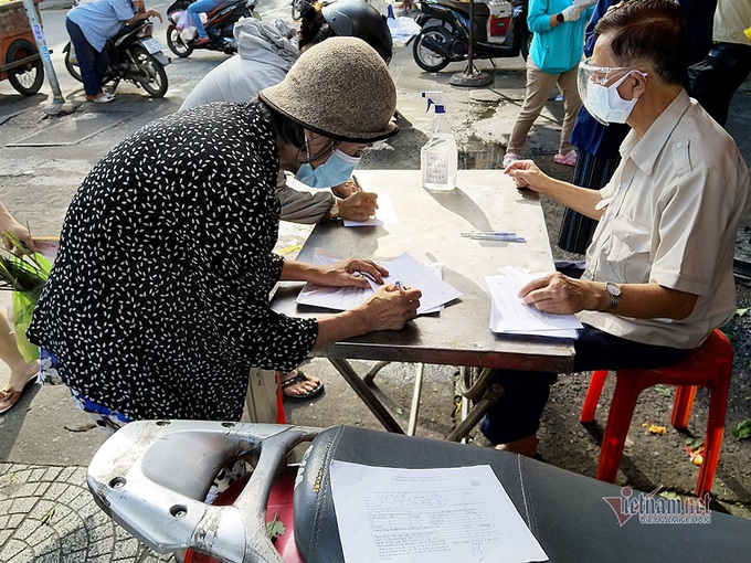 Many HCM City residents fined for inappropriate travels - 6 Many HCM City residents fined for inappropriate travels - 6