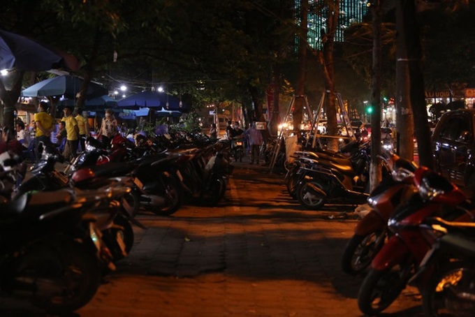 Many restaurants in Hanoi still open despite ban due to Covid-19 spread - 2