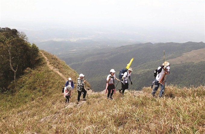 Lạng Sơn Province’s 'dinosaur mountain' attracts trekkers - 2