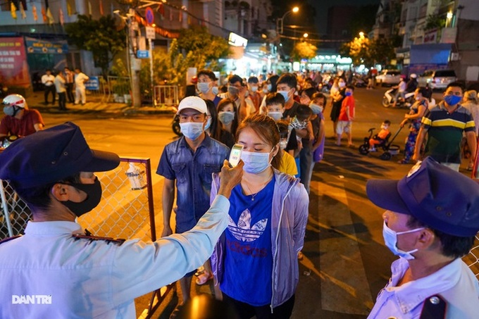 HCM City plans to reopen some activities from October 1 - 1