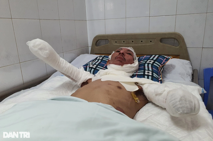 Electric shock victim receives over VND400 million in donations - 2