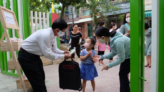 Danang waives first semester school fees - 1