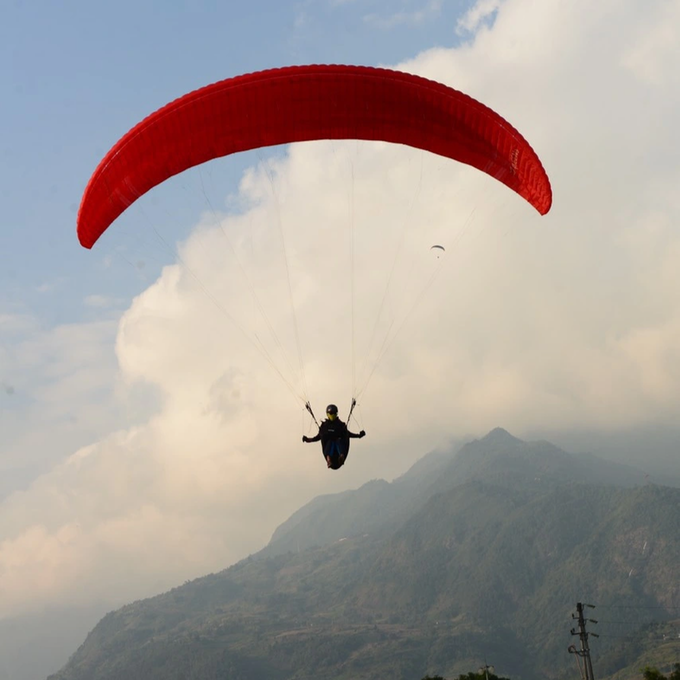 Man injured in paragliding accident in Lai Chau - 1