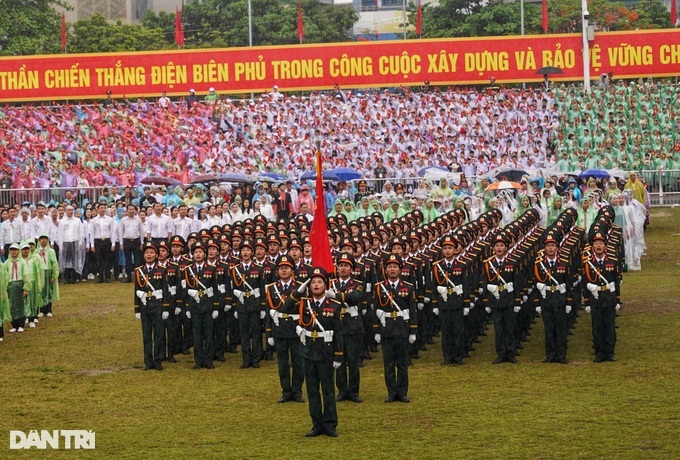 Military parade celebrates 70th Dien Bien Phu Victory anniversary - 3