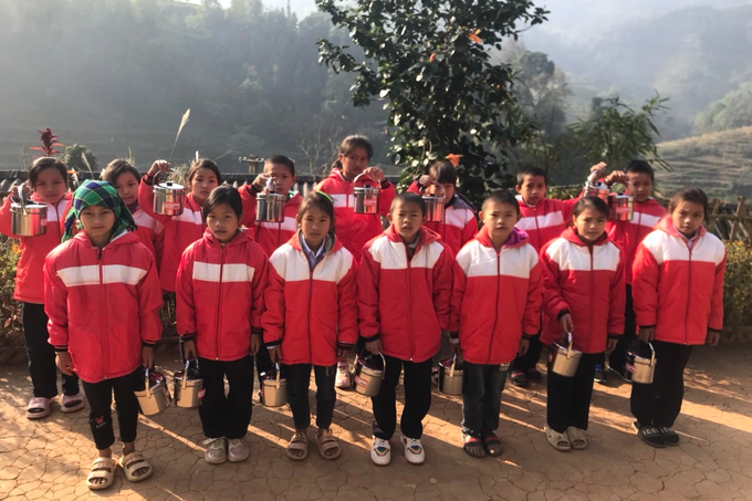 Dantri/Dtinews gives warm clothes to mountainous children - 3