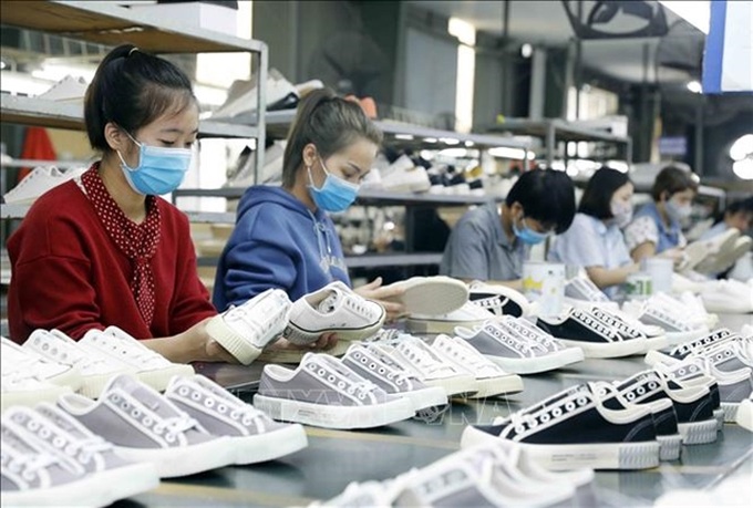 Businesses struggle to keep workers as exports slow - 1