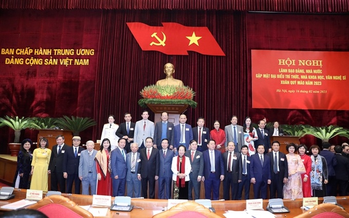 Intellectuals, scientists, writers, artists praised for contributions - 1