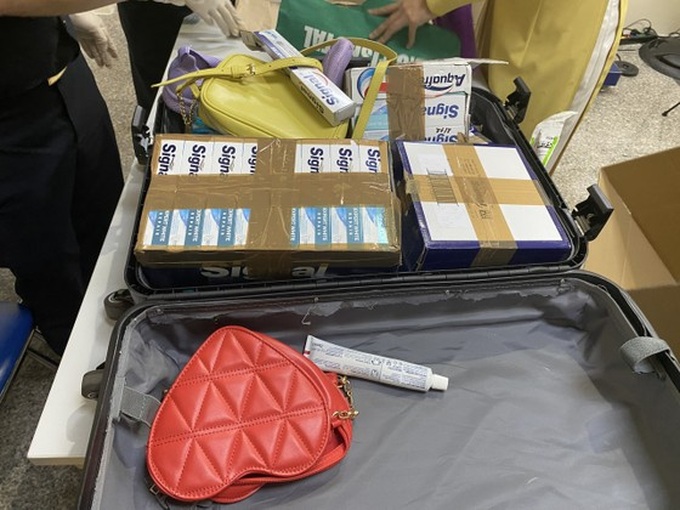 Flights attendants suspected of smuggling drugs 'released on bail': Police - 1