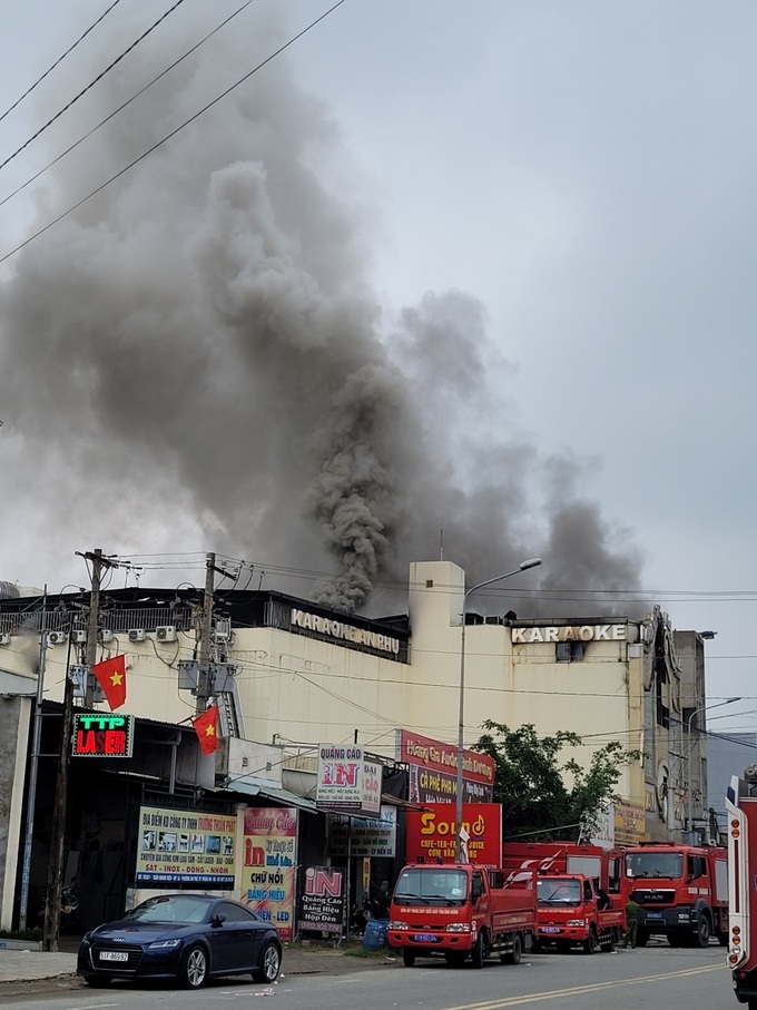 15 killed in Binh Duong karaoke bar fire - 1