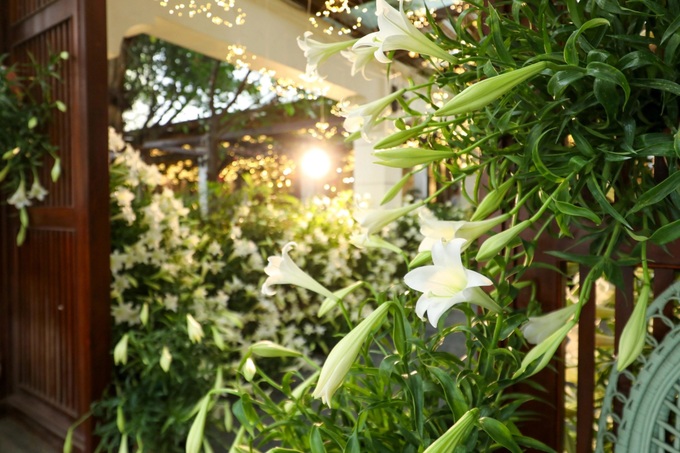 Hanoi restaurant use flower décor to attract diners - 3 Hanoi restaurant use flower décor to attract diners - 3