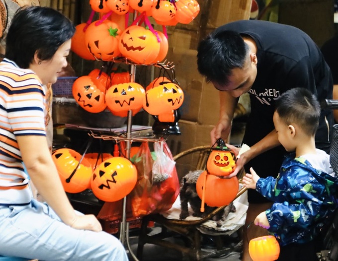 Halloween spirit haunts Hanoi street - 4