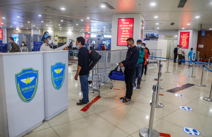 Tet flight passenger numbers plunge by 64.8% - 1