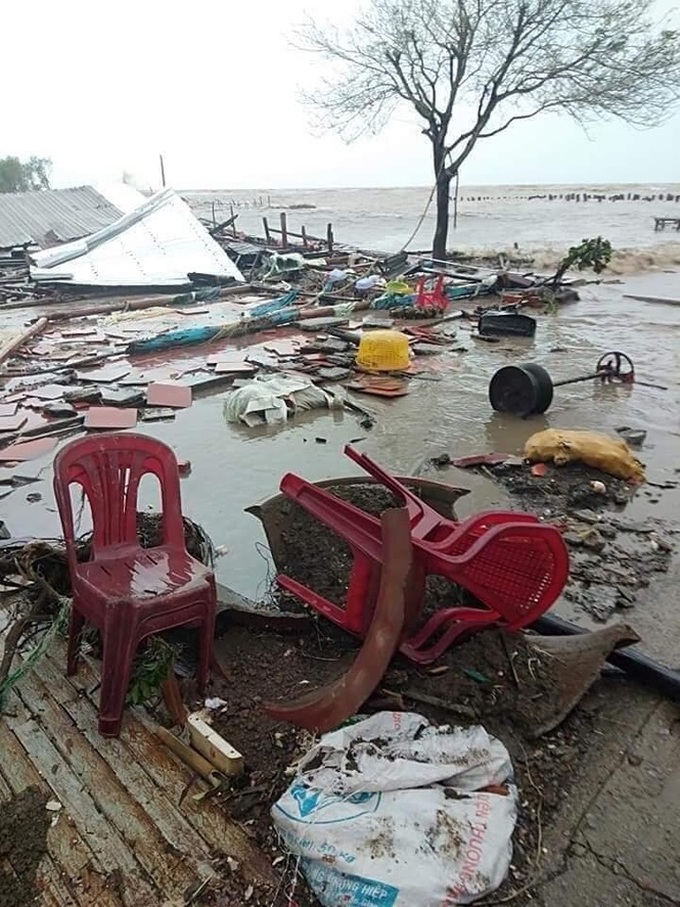 Ca Mau continues struggling with dyke erosion - 5
