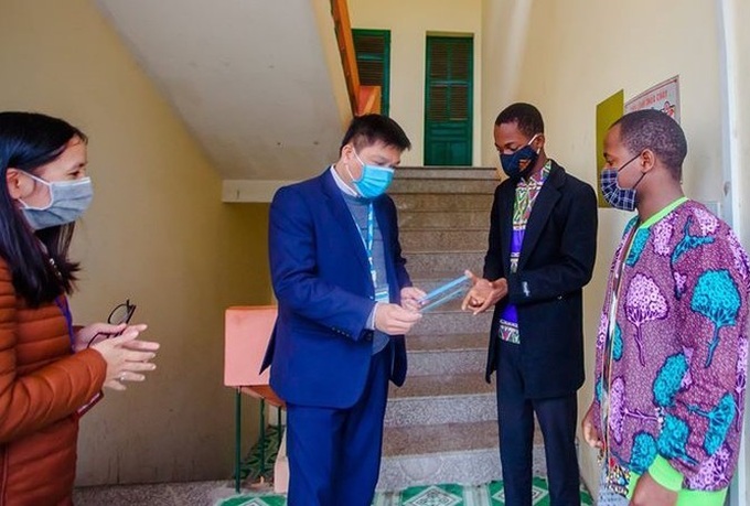 International students overcome Covid-19 outbreak in Vietnam - 1