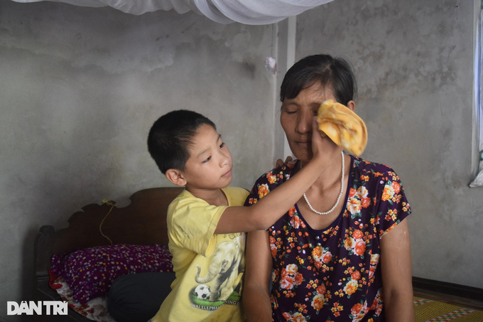 Dantri/DTiNews readers support poor student in Quang Binh - 1 Dantri/DTiNews readers support poor student in Quang Binh - 1