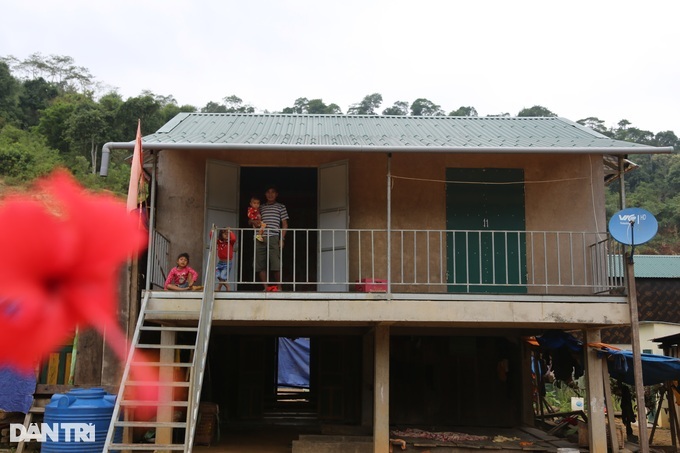 Bru-Van Kieu ethnic families enjoy better lives in new houses - 3