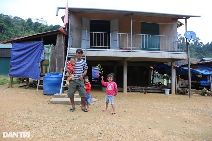 Bru-Van Kieu ethnic families enjoy better lives in new houses - 5