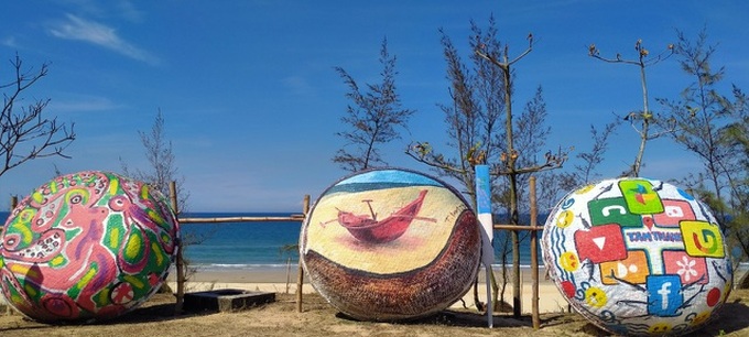 Colourful bamboo basket boats in Quang Nam’s mural village attracts visitors - 3