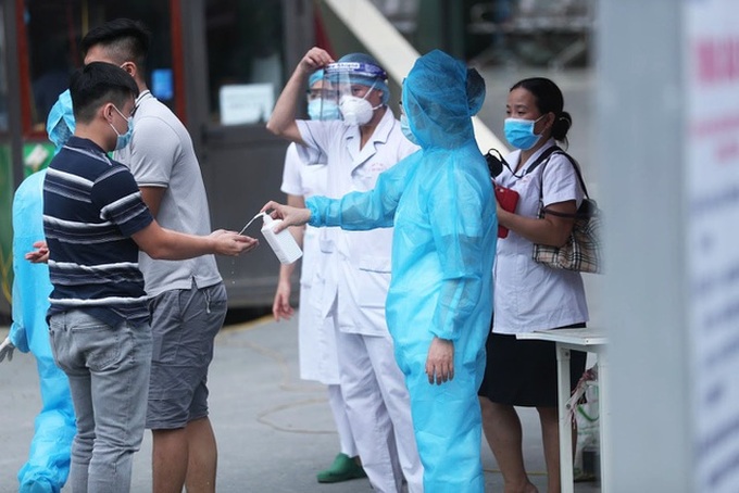 Two foreign experts among 11 new imported Covid-19 patients in Vietnam - 1