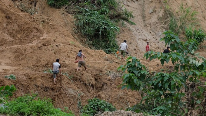 Helicopters proposed to help isolated households - 2
