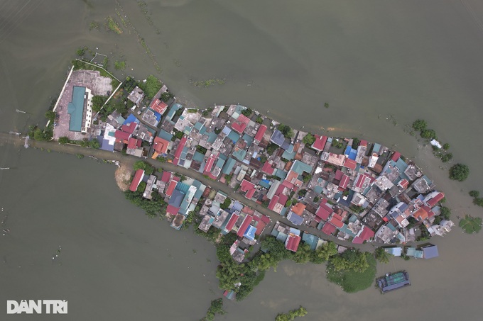 Hanoi village isolated by flooding - 3 Hanoi village isolated by flooding - 3
