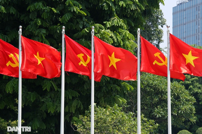 Red flags cover Hanoi streets on National Day - 1