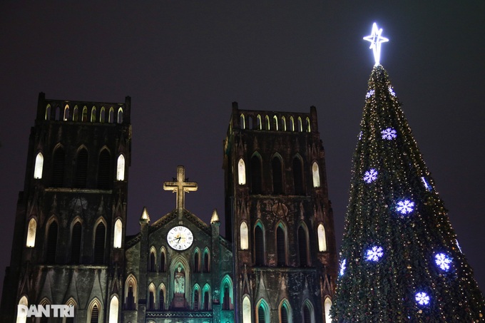 Hanoi churches prepare for Christmas celebration - 3