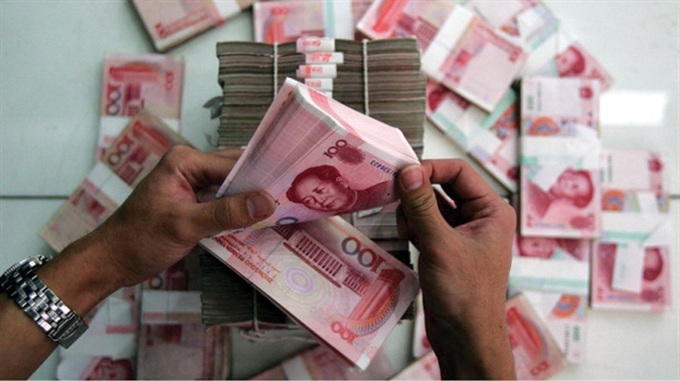 China's prolonged falling yuan may harm Vietnam's trade - 1