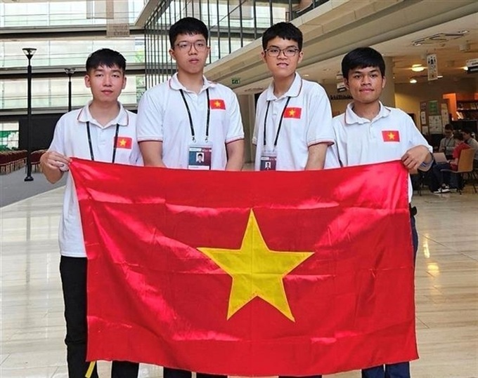 All four Vietnamese students win medals at Int’l Olympiad in Informatics - 1